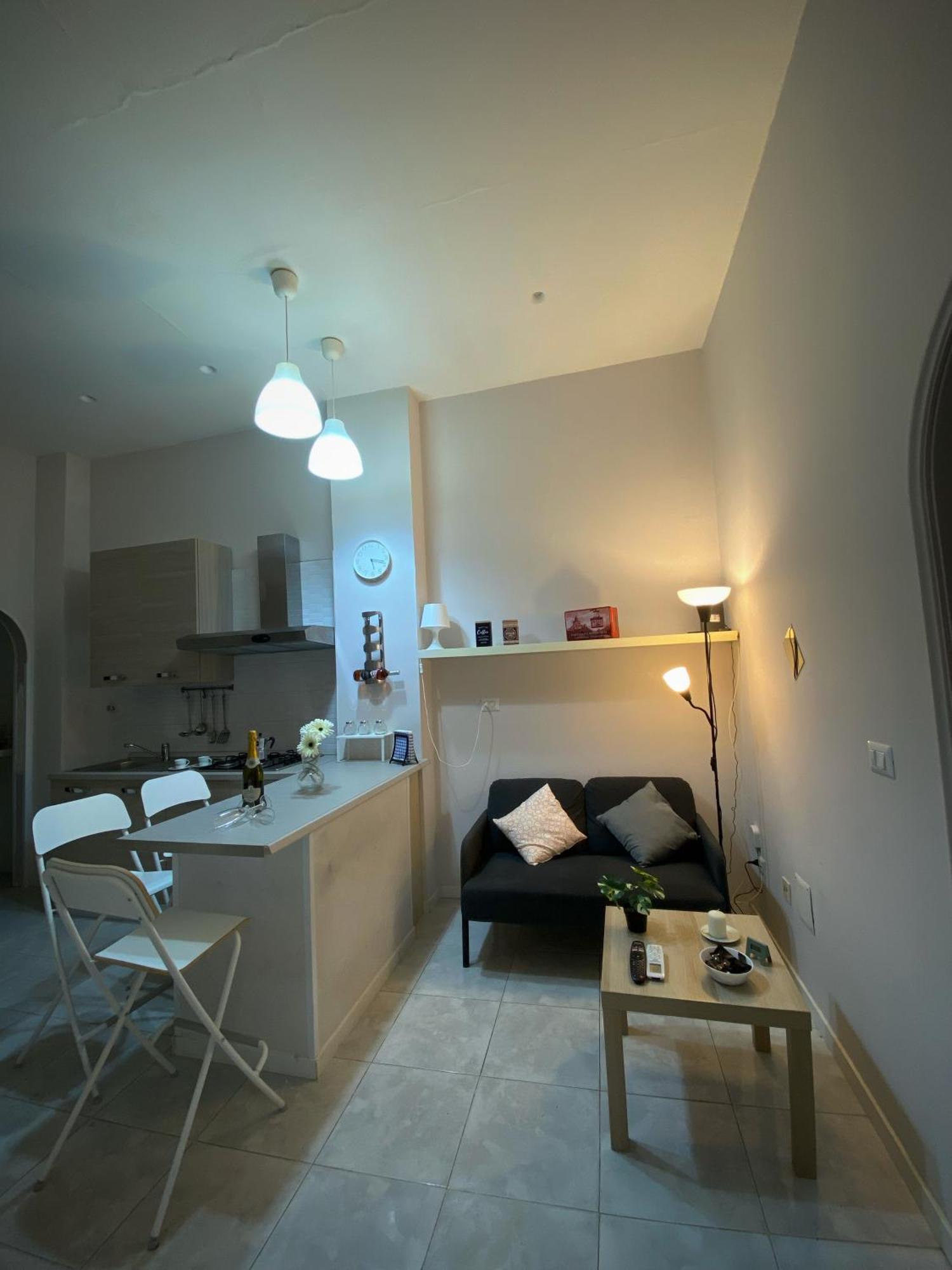 La Casa Al Centro " Vicino Al Centro Storico Di Napoli" Apartment Luaran gambar