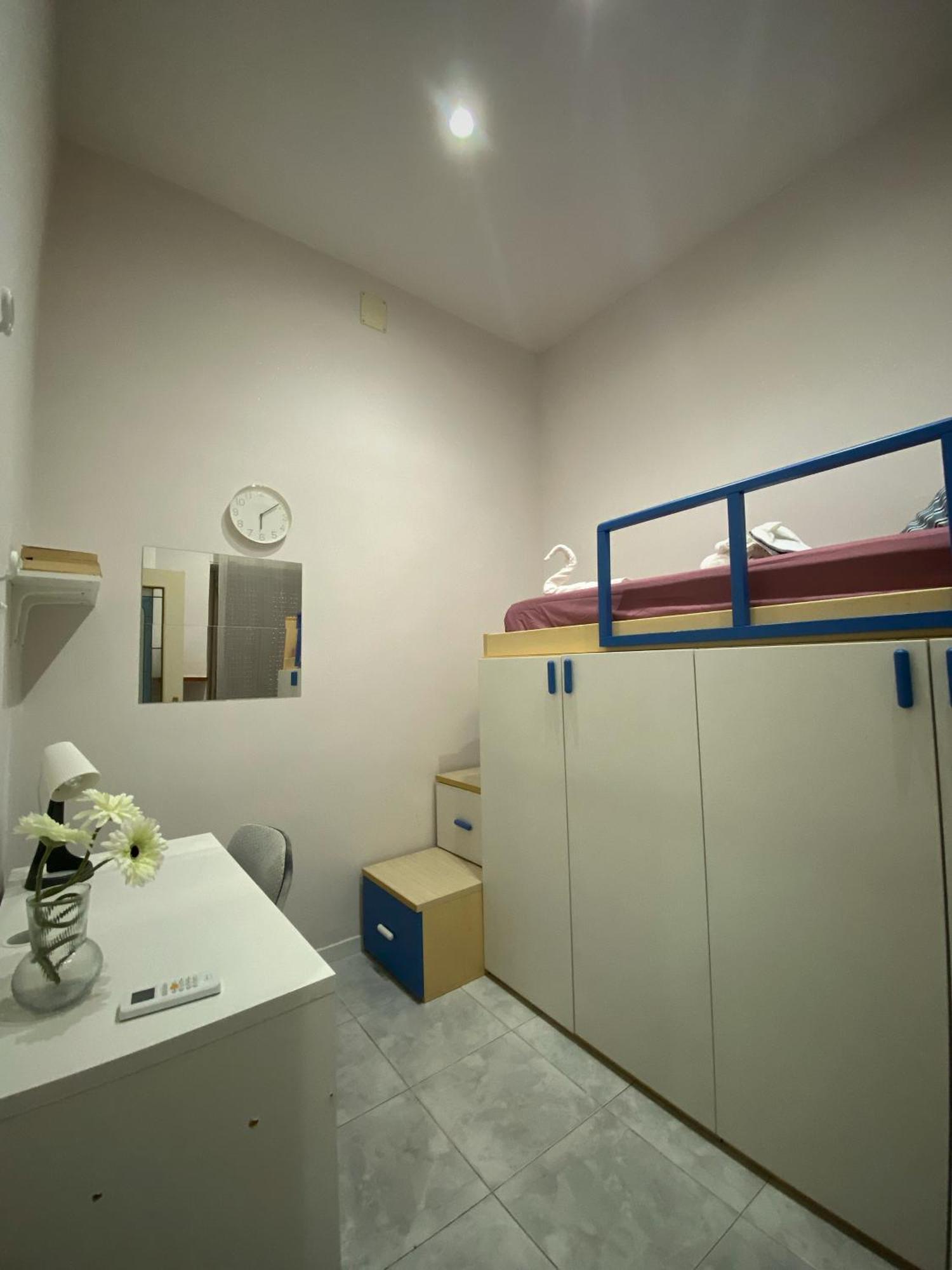 La Casa Al Centro " Vicino Al Centro Storico Di Napoli" Apartment Luaran gambar