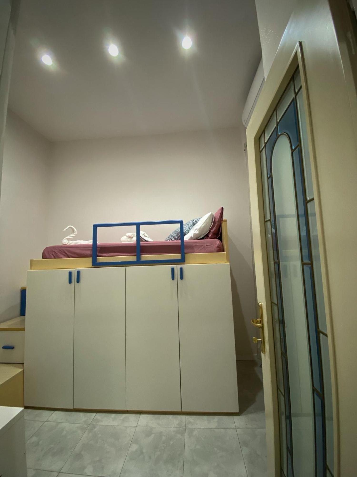 La Casa Al Centro " Vicino Al Centro Storico Di Napoli" Apartment Luaran gambar