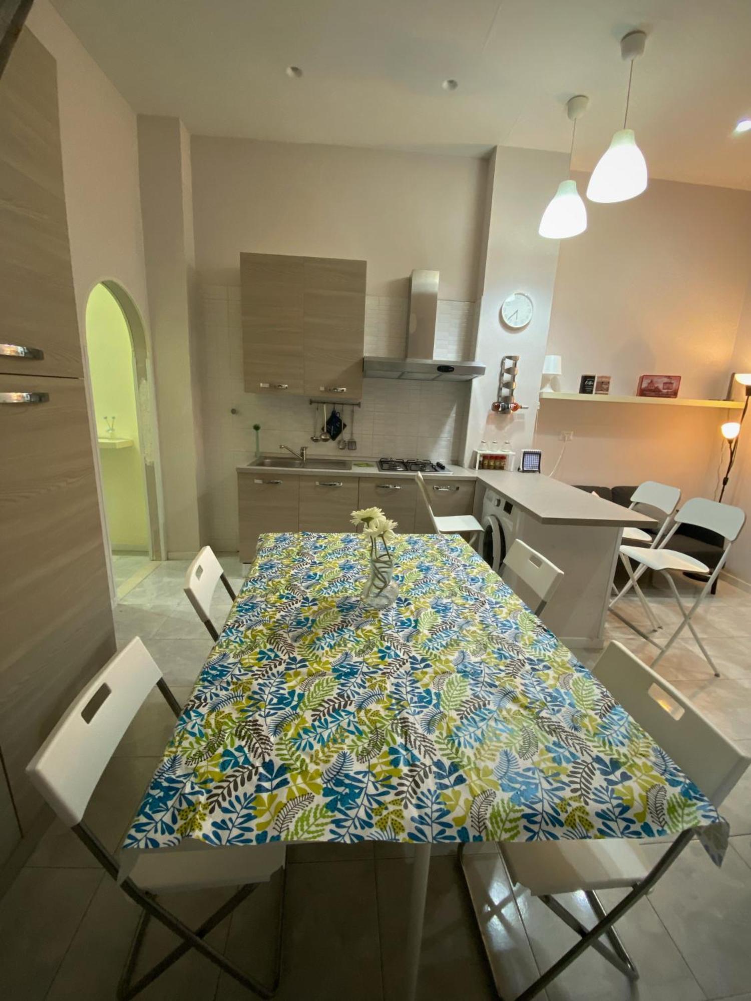 La Casa Al Centro " Vicino Al Centro Storico Di Napoli" Apartment Luaran gambar