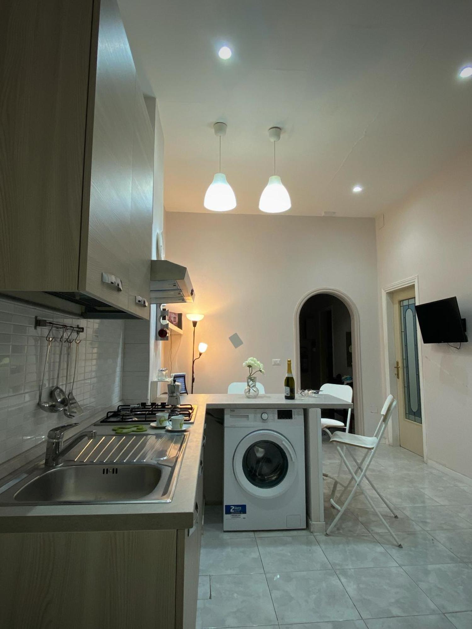 La Casa Al Centro " Vicino Al Centro Storico Di Napoli" Apartment Luaran gambar