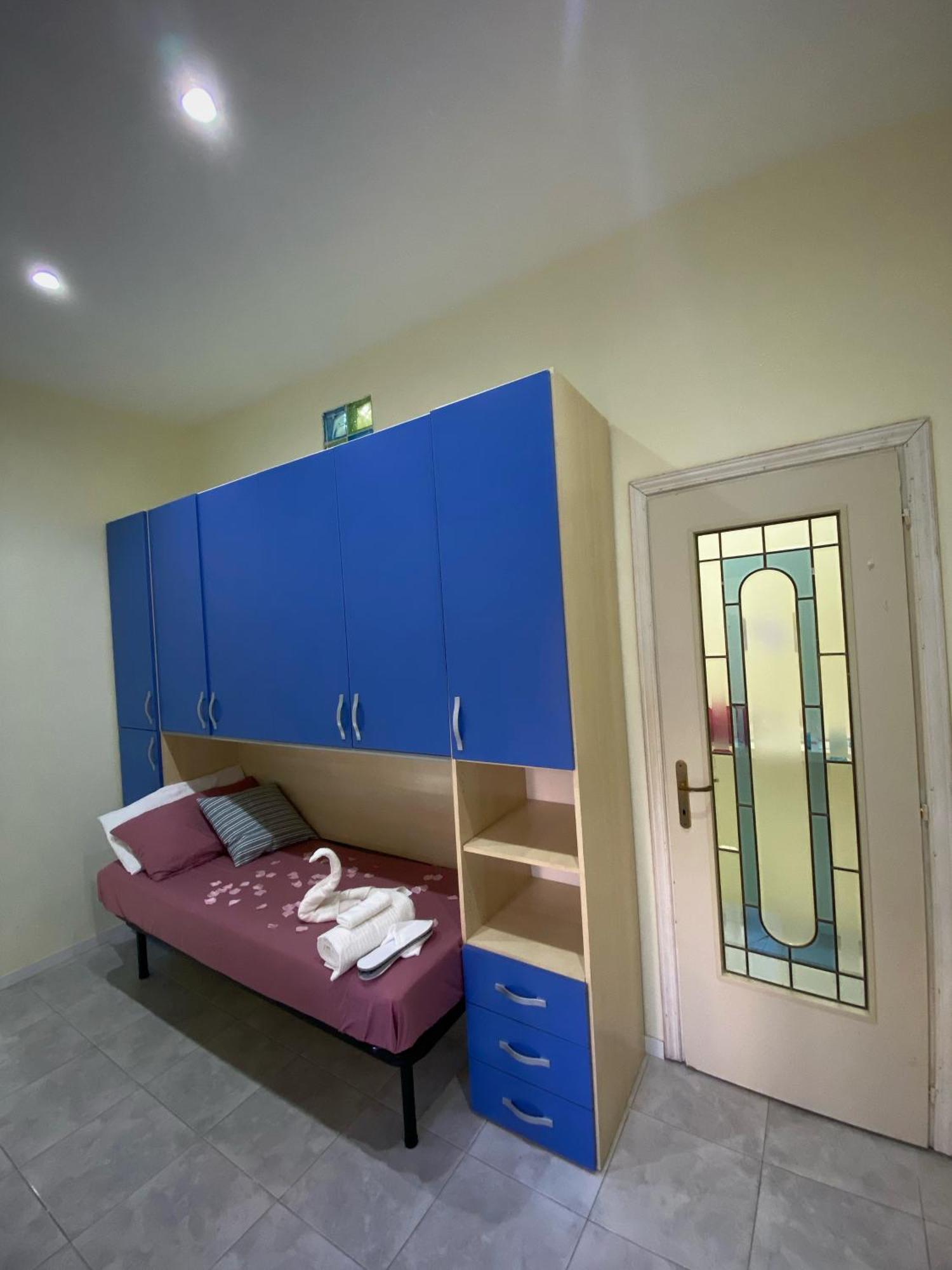 La Casa Al Centro " Vicino Al Centro Storico Di Napoli" Apartment Luaran gambar