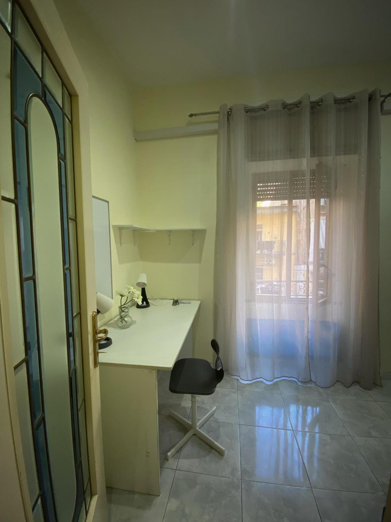 La Casa Al Centro " Vicino Al Centro Storico Di Napoli" Apartment Luaran gambar