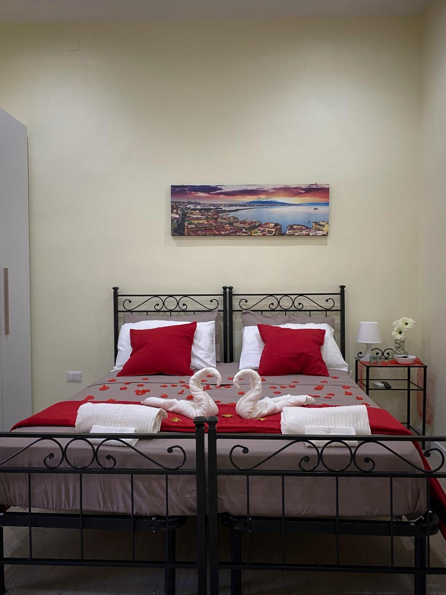 La Casa Al Centro " Vicino Al Centro Storico Di Napoli" Apartment Luaran gambar