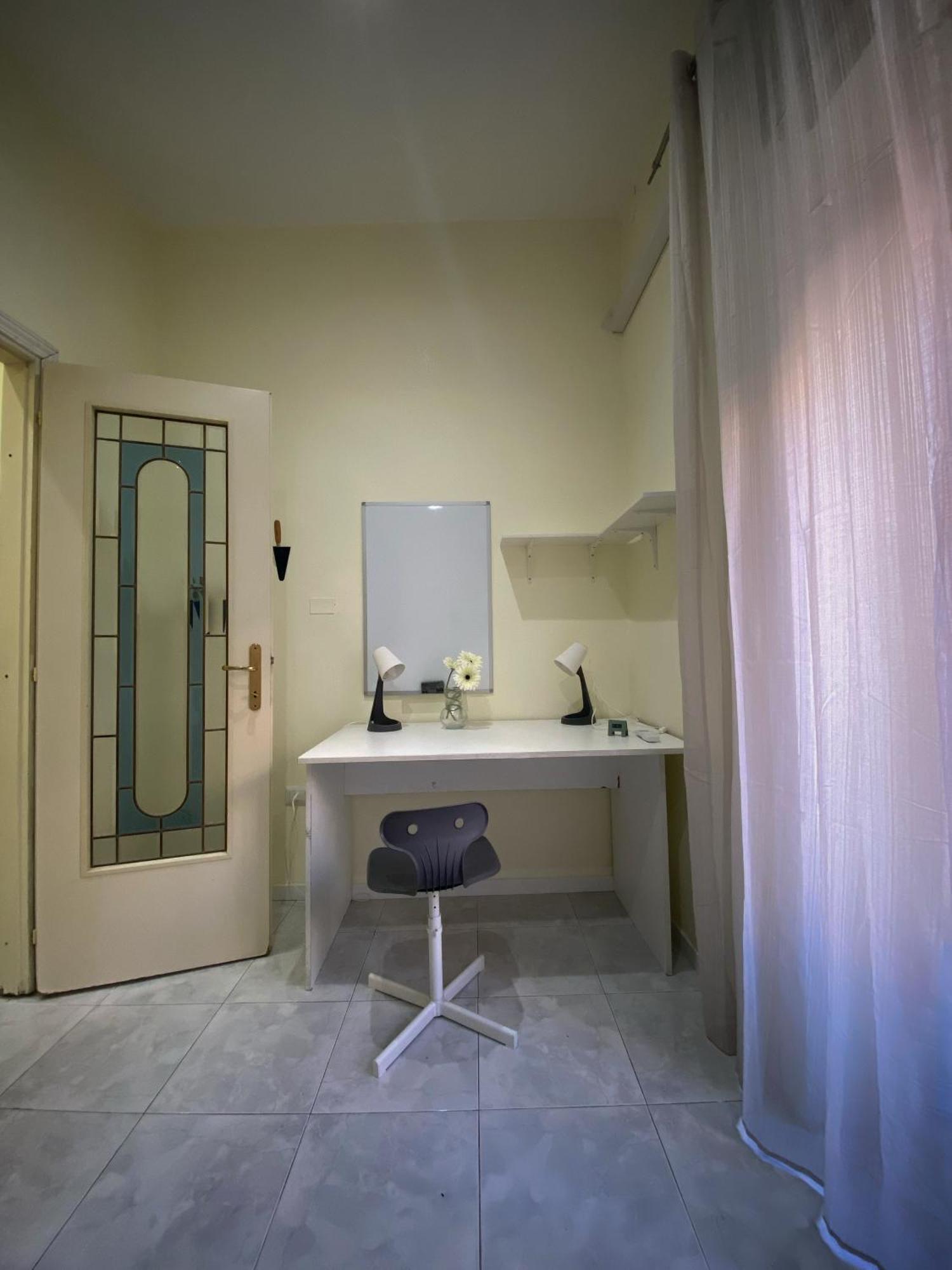 La Casa Al Centro " Vicino Al Centro Storico Di Napoli" Apartment Luaran gambar