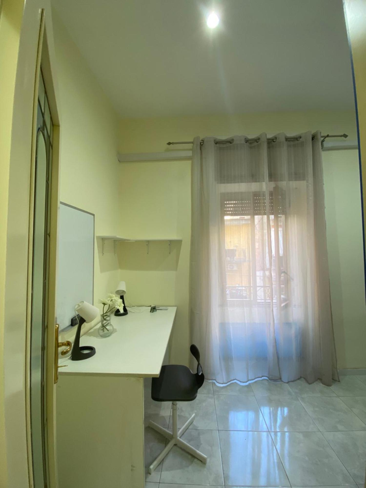 La Casa Al Centro " Vicino Al Centro Storico Di Napoli" Apartment Luaran gambar