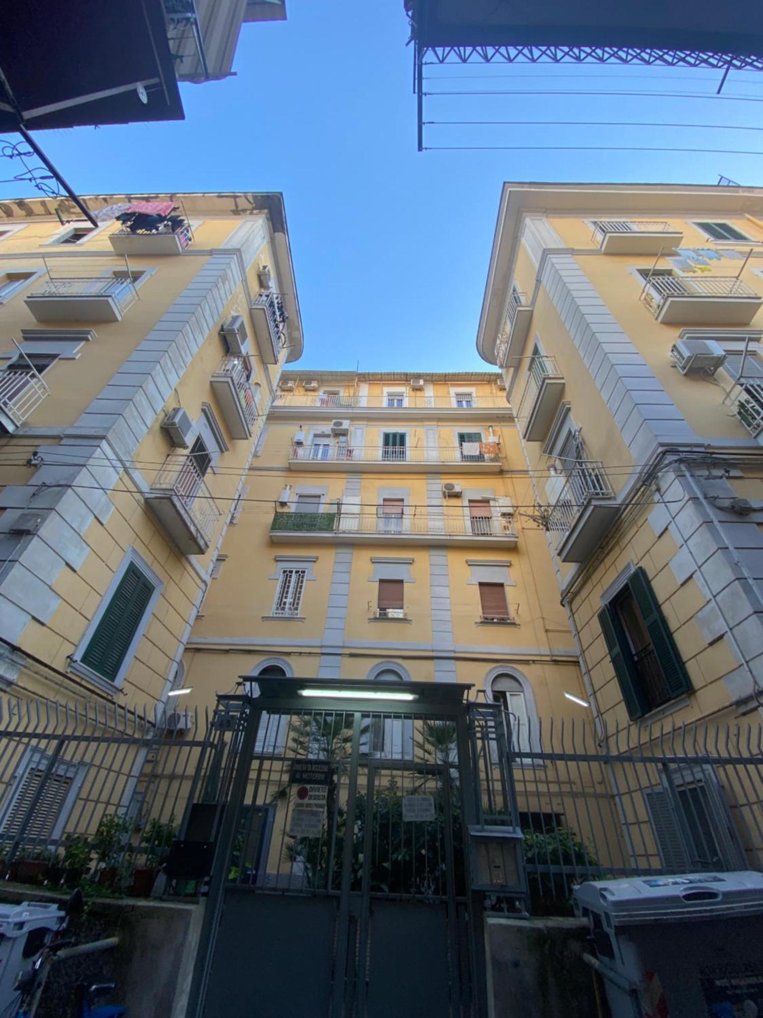 La Casa Al Centro " Vicino Al Centro Storico Di Napoli" Apartment Luaran gambar